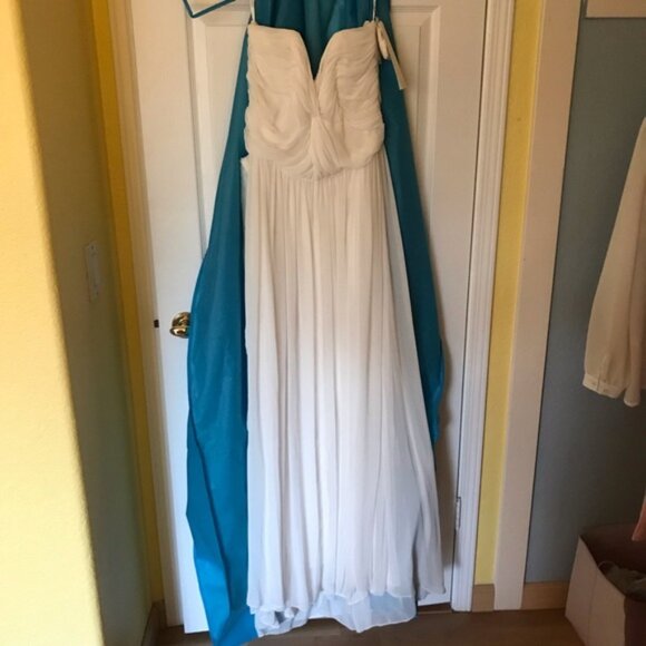 NEVER WORN! Strapless Wedding Dress - Picture 3 of 7